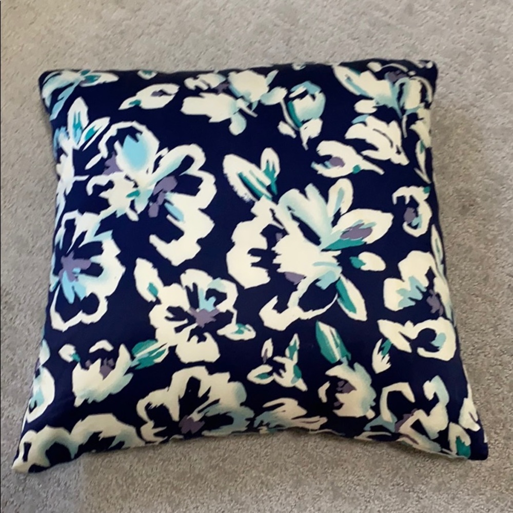throw pillow